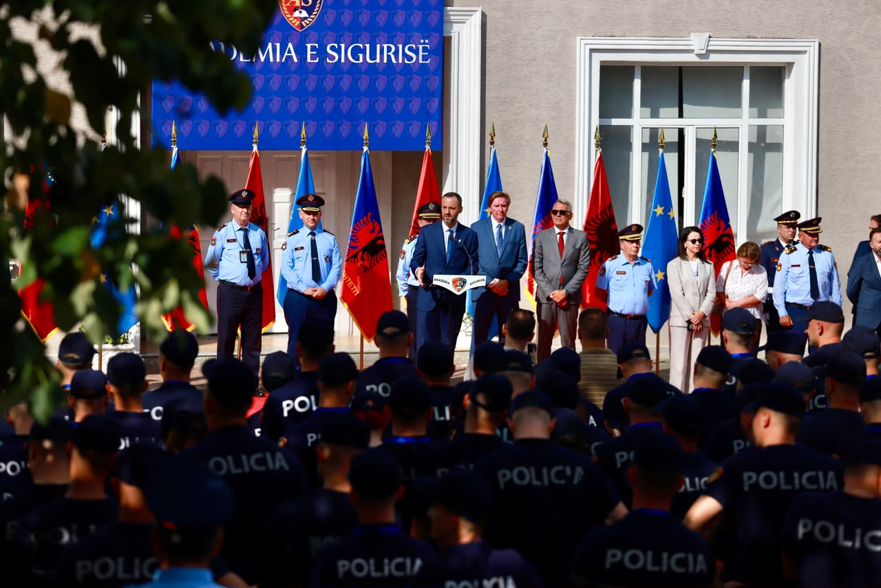 Policisë së Shtetit i shtohen 389 të rinj e të reja, Lamallari: Uniforma nuk ju jep privilegje, por përgjegjësi