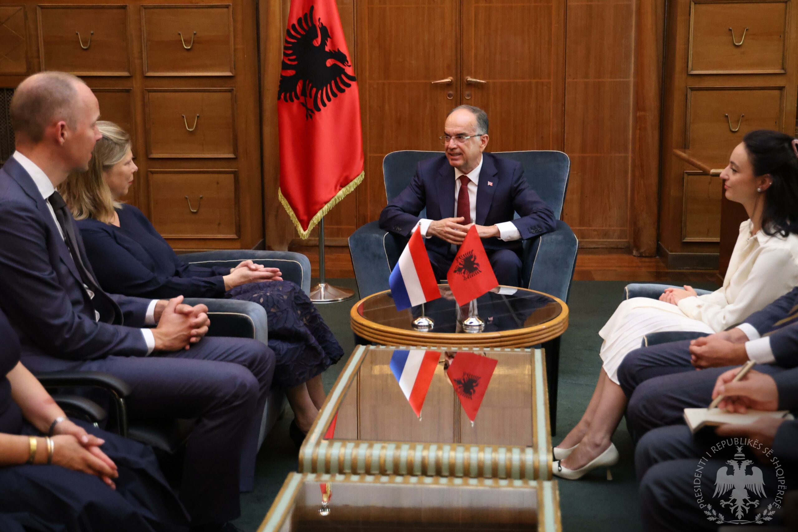 Begaj pret ambasadoren e re të Holandës: Marrëdhëniet mes dy vendeve, të shkëlqyera