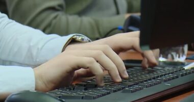 Mbi 1200 vende në administratë/ Aplikimet mund të dorëzohen online deri në 16 gusht