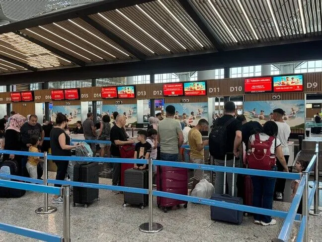 Aeroporti i Stambollit vendos rekord të ri, regjistron 289 mijë pasagjerë në një ditë