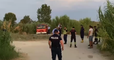 Aksident i rëndë në Lushnje/ Makina përfundon në kanalin vaditës, ndërrojnë jetë dy motrat