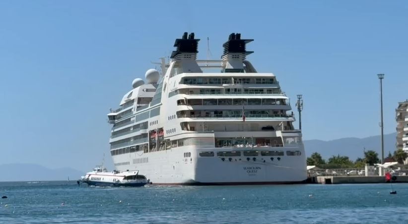 Saranda mirëpret për herë të pestë kroçerën  Seabourn Quest  me 456 turistë