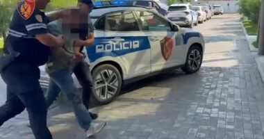 Konflikti për linjën e ujit përfundoi në plagosje / Tiranë, pranga 35 vjeçarit, goditi me thikë administratorin e pallatit