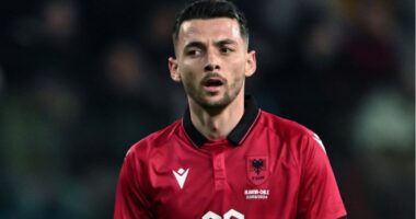 UEFA heton Arbër Hoxhën/ Lojtari i Kombëtares dyshohet se bëri ofendime raciste