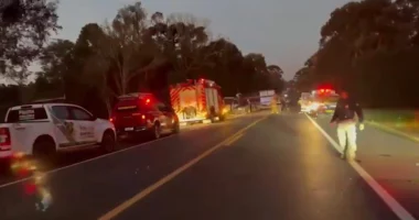 Aksident tragjik në Brazil/ Autobusi përplaset me kamionin, 23 të vdekur