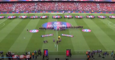 Barcelona prezanton skuadrën/ Sipas traditës, kampionët e Spanjës parakaluan në “Camp Nou”