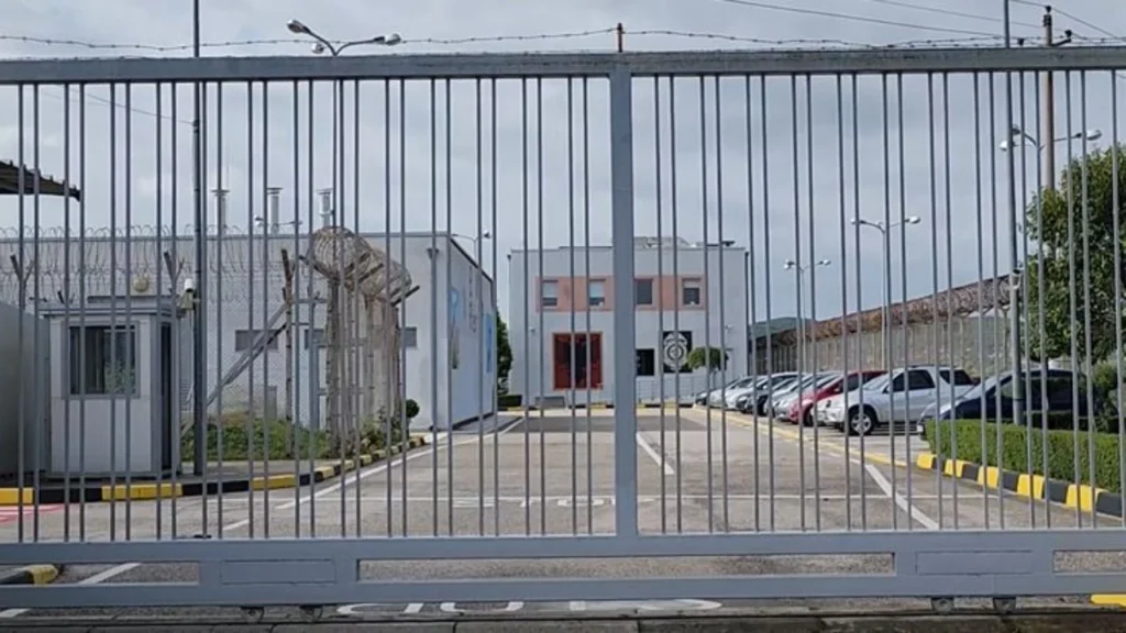 EMRAT/ Sherr mes të dënuarve në burgun e Fierit, përfundojnë në spital. Si nisi konflikti