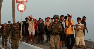 Mbi 5 mijë emigrantë, mes tyre 862 të mitur, mbeten ende në Ceuta
