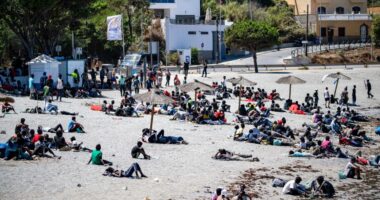 Ceuta në gjendje të rënduar, mijëra persona mbeten aty pas dyndjes në kufi