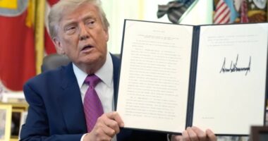 Trump nënshkruan urdhrin për ndryshimin e emrit të liqenit Ontario në SHBA