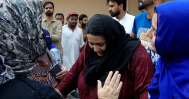 Zjarr në maternitet, vdesin 14 foshnja/ Pakistan, flakët përfshinë të porsalindurit. Shpëtojnë nënat