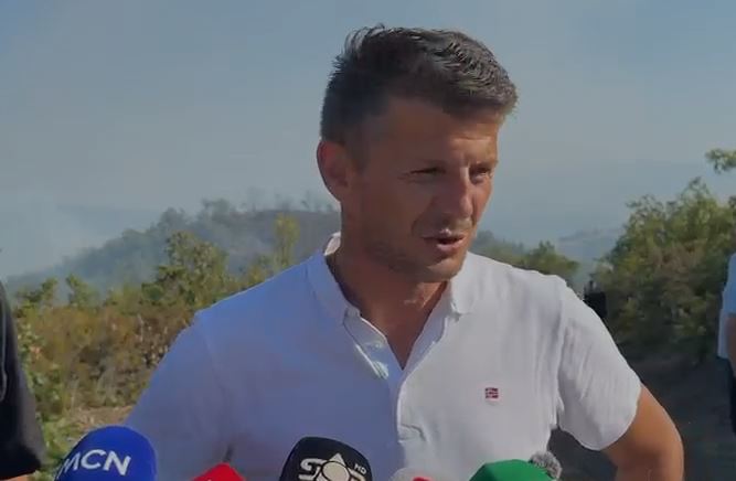 Zjarret  Kryebashkiaku i Mirditës  Kemi evakuuar banorë  Dom Gjergj Meta  Shqetësues fakti që flakët shkaktohen nga dora e njeriut