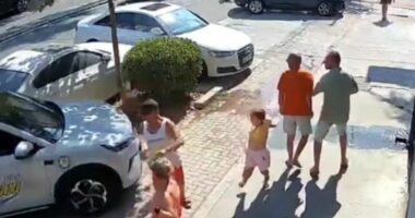 Taksia përplas për vdekje 66-vjeçarin/ Pamjet tregojnë viktimën që po ecte në trotuar kur u godit