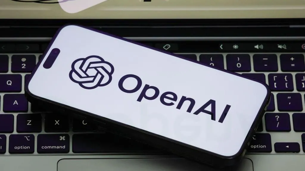 OpenAI ngadalëson trajnimin e modeleve të avancuara pas një sulmi kibernetik