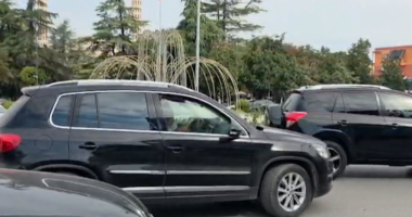Trafik në rrugët dalëse të Fierit/ Sezoni veror shton qarkullimin e mjeteve drejt jugut