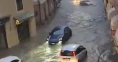 VIDEO/ Moti i keq përfshin veriun e Italisë, reshje intensive e përmbytje në disa zona