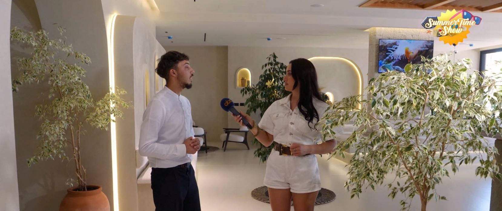Zgjodhi Vlorën para emigrimit/ Rrëfimi i kamarierit 20-vjeçarit që sfidon trendin e largimit