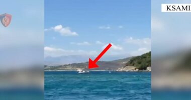 VIDEO/ Shkeli perimetrin e sigurisë dhe rrezikoi pushuesit, gjobitet drejtuesi i mjetit lundrues në Ksamil