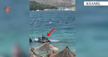 VIDEO/ “Jet Ski” hyn në zonën e pushuesve në Ksamil, gjobitet drejtuesi dhe bllokohet mjeti