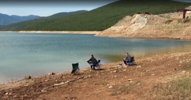 Në Kukës për peshkim/ Turizëm dhe aventurë, shqiptarë nga Kosova vijnë jo vetëm për bregdetin