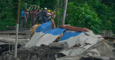 VIDEO/ Katastrofa në Nepal, përmbytjet “përpijnë” vendbanimet. Shkon në 95 numri i viktimave, qindra të zhdukur