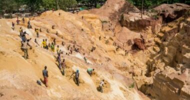 Kamerun, të paktën 100 të vdekur nga rrëshqitja e dheut në minierën e arit