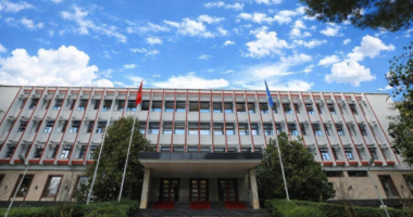 Mickoski në Pustec, pa himnin shqiptar/ Reagon Tirana zyrtare: Nuk respektoi simbolet kombëtare të Shqipërisë