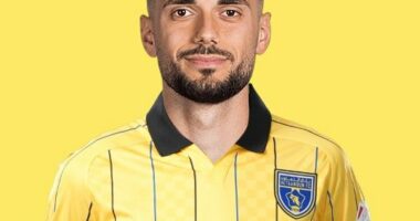 Prezantohet “magjistari” Bajrami/ Mesfushori i kombëtares braktis Skocinë për Gjirin Persik
