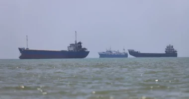 Irani dhe Omani drejt marrëveshjes për Ngushticën e Hormuzit? Negociatat synojnë rihapjen e transportit detar