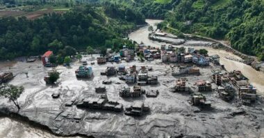 Nepali i gjunjëzuar nga katastrofa/ Vazhdon alarmi për vërshim nga Himalaja