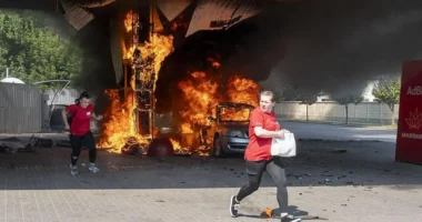 Sulmet ruse me dronë godasin pikat e karburantit në Ukrainë, qindra objekte të dëmtuara