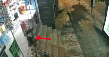 Pranga dy grabitësve serial në Tiranë/ Vodhën me dhunë biznese dhe bizhuteri, ja pamjet e kamerave gjatë grabitjeve