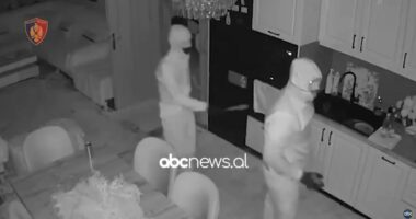 VIDEO/ Vodhën para e bizhuteri në një banesë në Sharrë, tre në pranga një në kërkim