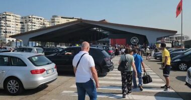 Fluks i lartë në Portin e Durrësit/ Mbi 30 mijë qytetarë largohen nga vendi, 24 sportele në dispozicion