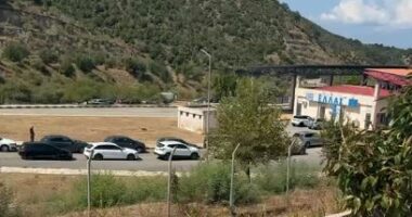 Fluks i lartë në Qafë Botë/ Radhë të gjata në kufi, rreth 10 mijë shtetas hyjnë e dalin në 24 orë