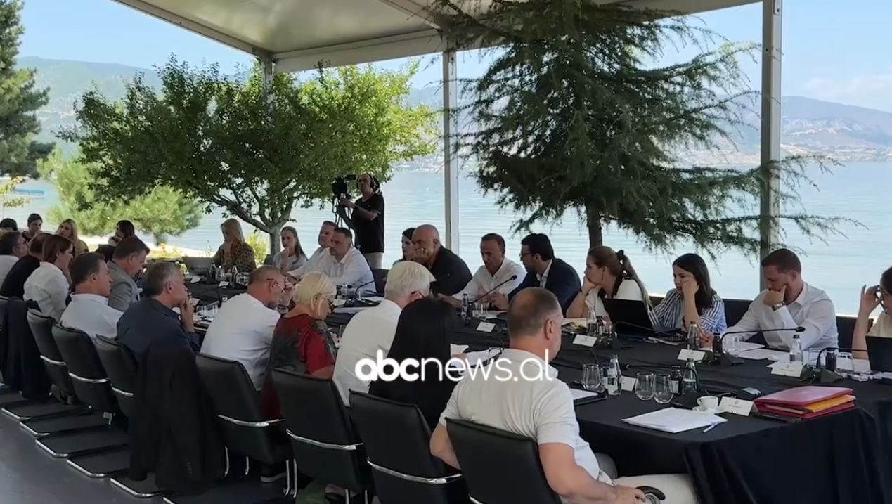 Ethet e lokaleve, PS zbret në terren/ Pogradeci pret mbledhjen 2-ditore, analiza dhe sfidat e sezonit politik