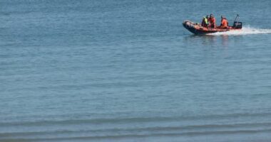 Anija u përfshi nga flakët, shpëtohen mbi 170 persona në Kanalin Anglez