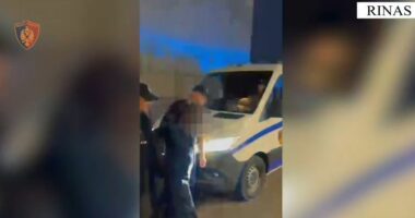 VIDEO/ Ekstradohen nga Kolumbia e Italia 2 persona të kërkuar për trafik droge dhe tentativë vrasjeje, mes tyre ‘kimisti’ i drogës në Frakull