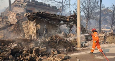 Greqi/ Zjarr masiv në Salaminë, dy viktima dhe disa të plagosur