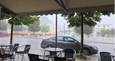 VIDEO/ “Çmendet” moti! Pas temperaturave të larta, shiu e breshëri përfshijnë Sarandën dhe Delvinën