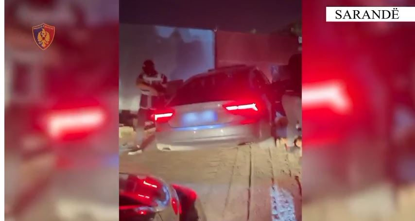 EMRAT  5 në pranga në Sarandë  dyshohet se po përgatiteshin për një vrasje  policia  Kishin nxjerrë armët dhe po qëndronin në pritë