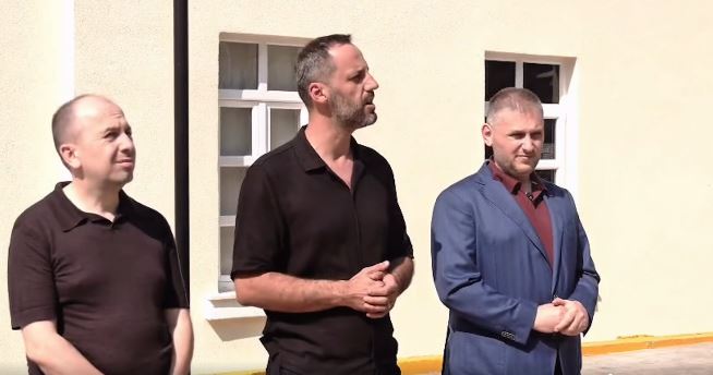 Pranga plakut zjarrvënës/ Hita: Një 73-vjeçar nga Kruja po digjte barishtet e shtëpisë