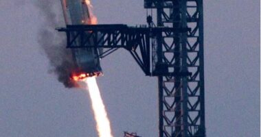 Raketa SpaceX pritet të përfundojë në Hënë, çfarë dihet deri tani