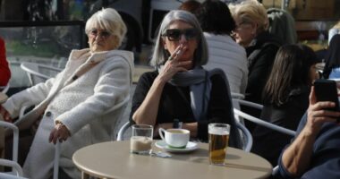 Spanja po merr masa për të ndaluar duhanin në tarraca dhe plazhe sipas ligjit të ri anti-duhan