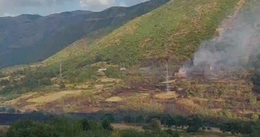 Zjarr në fshatin Plani Bardhë të Matit, digjen tre banesa