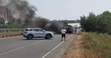 Përfshihet nga flakët kamioçina në Thumanë, nuk ka të lënduar