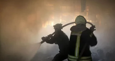 Indi, nëntë persona humbin jetën nga zjarri në një hotel