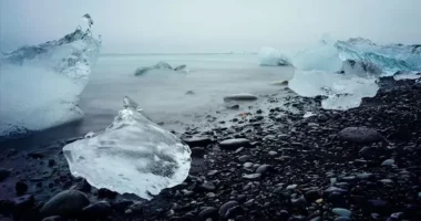 Dhjetëra akullnaja në Zvicër mund të zhduken për shkak të rritjes së temperaturave