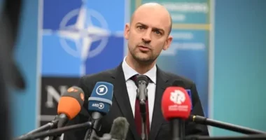 Franca do të dëbojë dy diplomatë iranianë