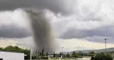Pas të nxehtit, godet tornado/ Franca nuk gjen paqe, disa të zhdukur dhe të plagosur